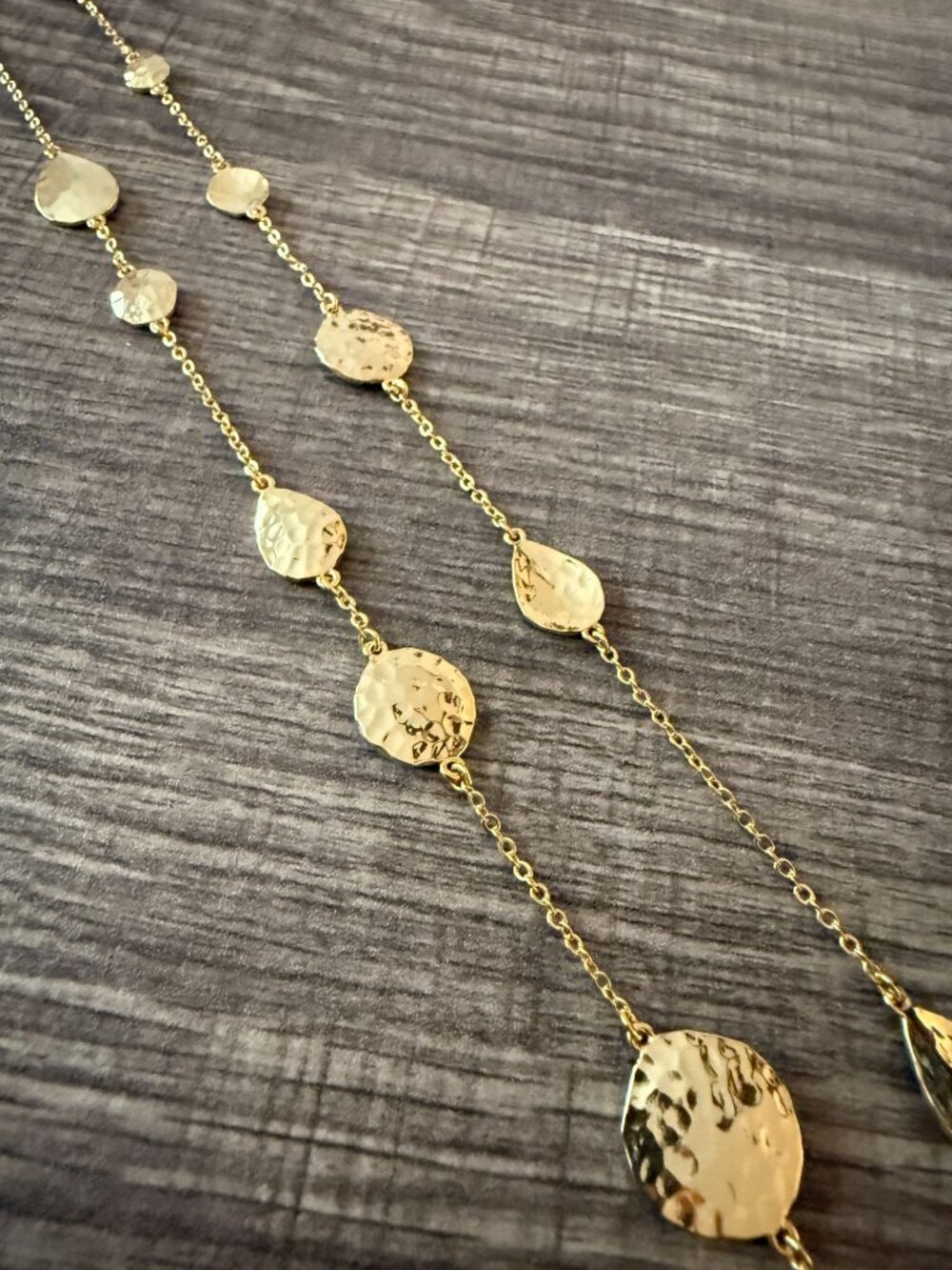 Melinda Maria Sabrina Gold-Tone Hammered Disc Necklace Adjustable Lightweight - Picture 9 of 10